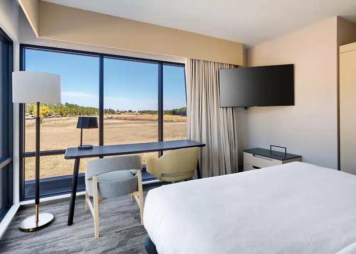 Hotel Fairfield By Marriott & Show 3*