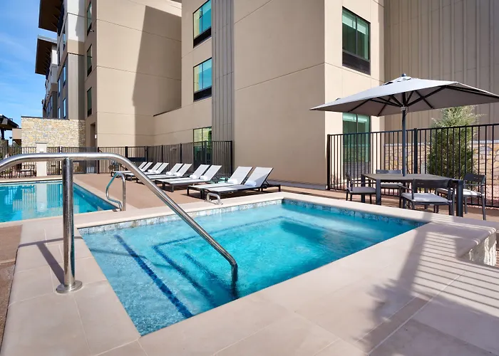 Hotel Fairfield By Marriott & Show