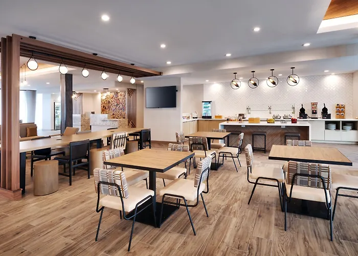 Fairfield By Marriott & Show Hotel 3*