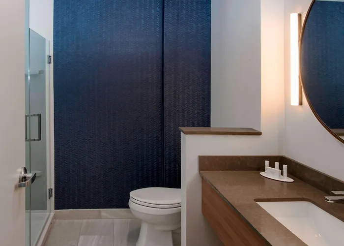 Hotel Fairfield By Marriott & Show