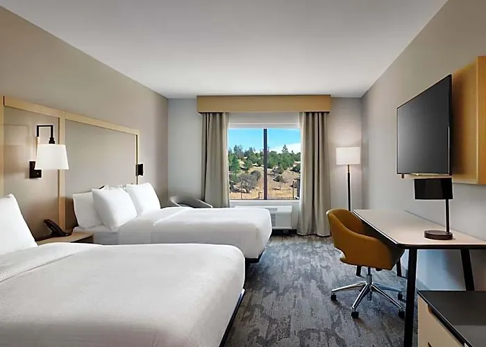 Fairfield By Marriott & Show Hotel