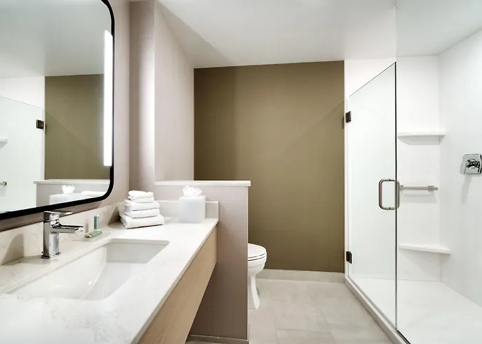 Fairfield By Marriott & Show Hotel 3*