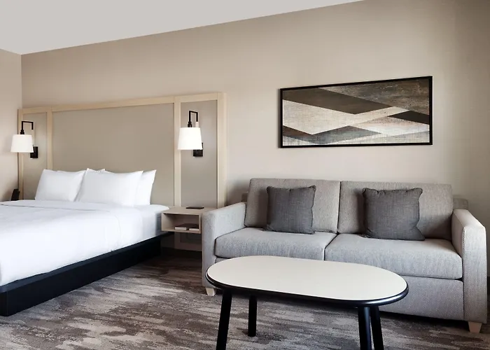Hotel Fairfield By Marriott & Show 3*